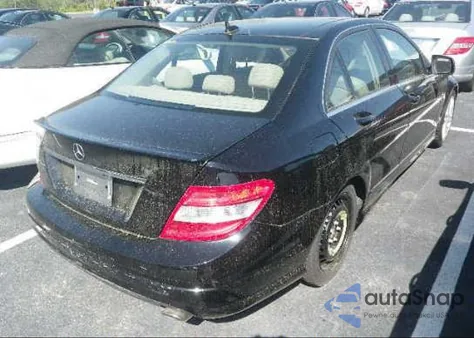 2009 Mercedes-Benz C350 z USA, uszkodzony, nr VIN WDDGF56X39R067981